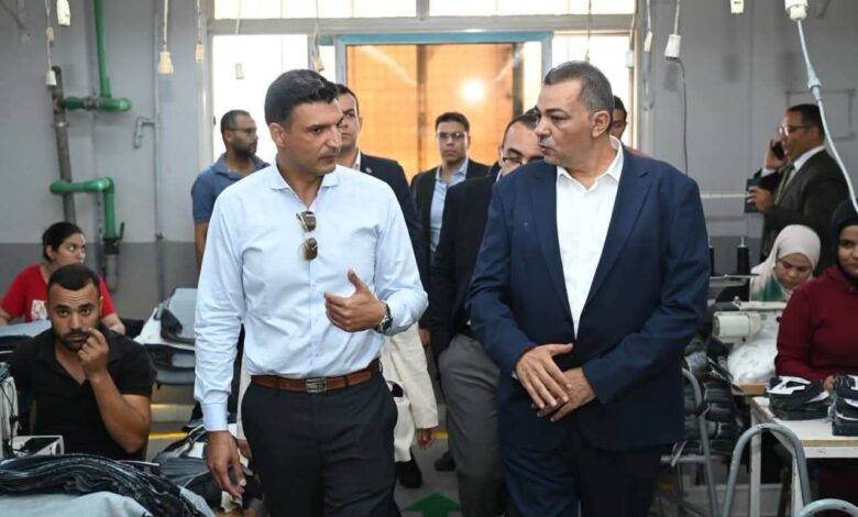 وزير الصناعة، المهندس خالد هاشم، خلال جولته بالمنطقة الصناعية الثانية بالإسماعيلية
