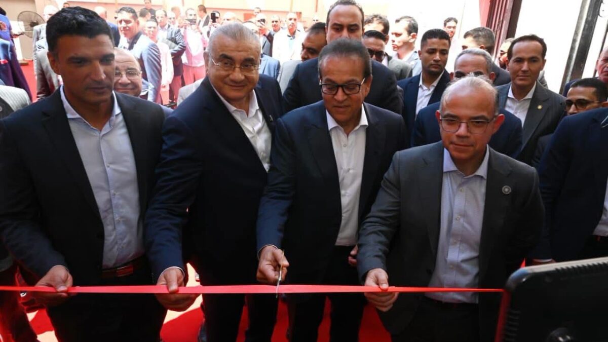 المهندس/ خالد هاشم وزير الصناعة، في فعاليات افتتاح خط إنتاج الاختبارات التشخيصية السريعة بمصنع شركة سبكترم للصناعات التشخيصية