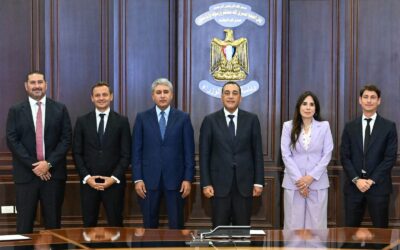 رئيس الوزراء خلال مراسم توقيع اتفاقية تطوير 11 فندق ومنتجع بين شركة ماريوت الدولية وشركتي مصر إيطاليا العقارية وپيپول أند بليسيز للتطوير العقاري