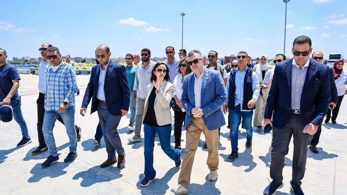 وزير التخطيط يتفقد أعمال تطوير ميناء رشيد