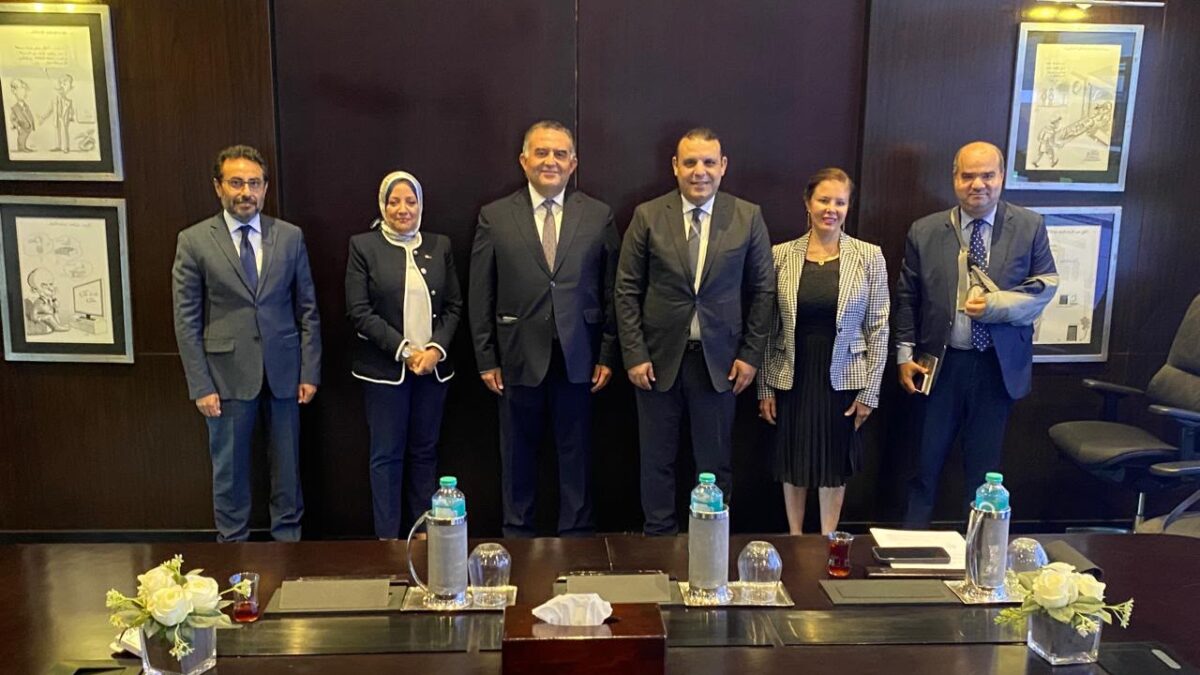 رئيس البورصة المصرية يلتقي رئيس جهاز التمثيل التجاري للترويج لسوق المال
