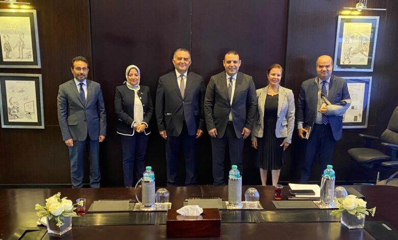 رئيس البورصة المصرية يلتقي رئيس جهاز التمثيل التجاري للترويج لسوق المال
