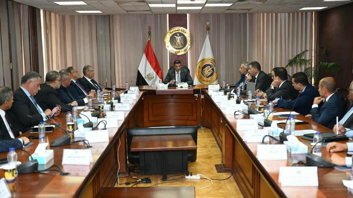 اجتماع وزير الصناعة مع ممثلي شعبة الصناعات المغذية للسيارات