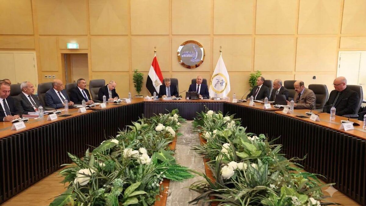 وزير النقل خلال اجتماع أعمال الجمعية العمومية العادية وغير العادية لشركة قناة السويس لتنمية الموانئ البحرية