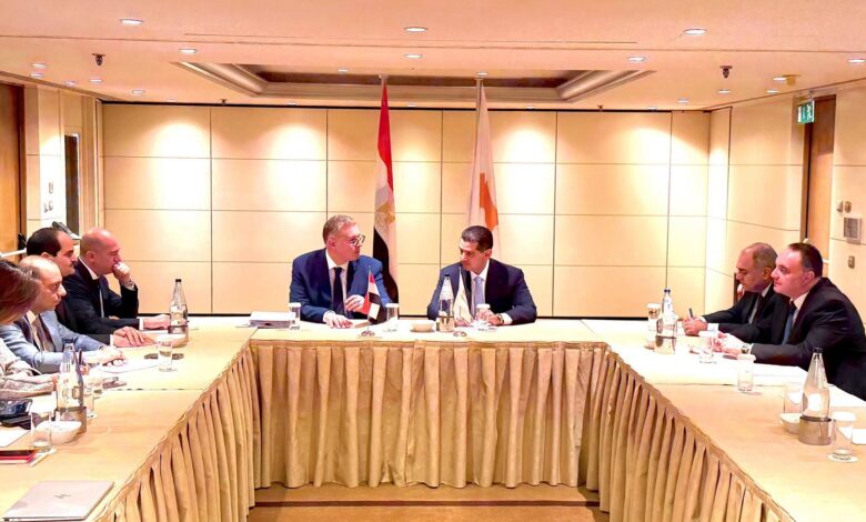 وزيرا البترول المصري والقبرصي خلال مباحثات التعاون في مجال الغاز الطبيعي