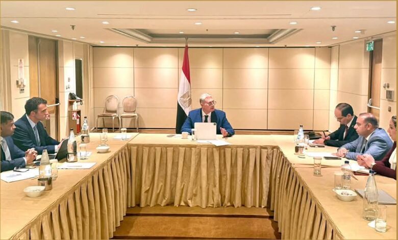 وزير البترول خلال اجتماعه بقيادات شركة شيفرون